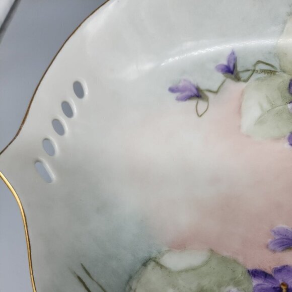 Set of 2 Vintage Handled shallow Bowls 1961 Floral Handpainted Gold Rim 8" - Picture 3 of 11